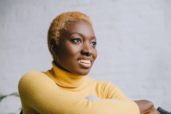 Close Beautiful African American Woman Short Hair — Stock Photo, Image