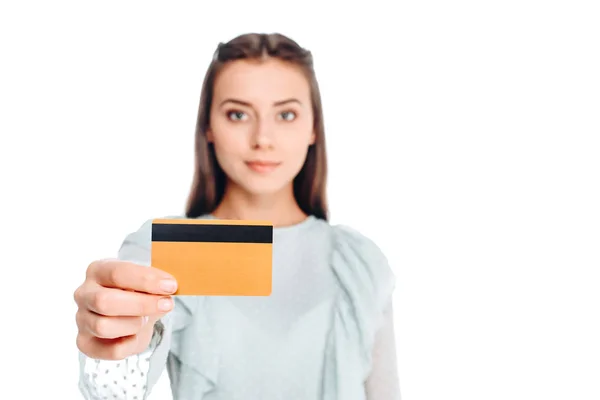 Retrato Mujer Joven Mostrando Tarjeta Crédito Aislada Blanco —  Fotos de Stock