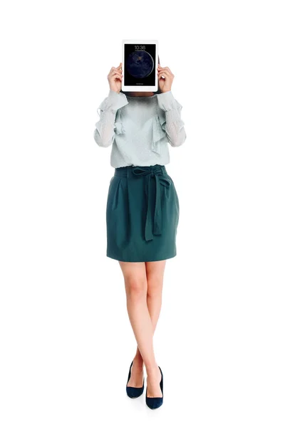Kadının Üzerinde Beyaz Izole Tablet Ile Gizlenmiş Görünümü — Stok fotoğraf