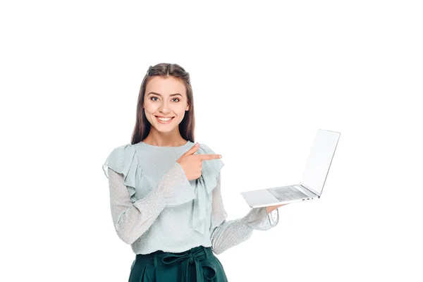 Porträt Einer Jungen Lächelnden Frau Mit Laptop Auf Weißem Hintergrund — Stockfoto
