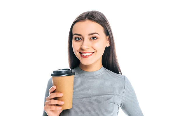 行きに孤立したホワイト コーヒーと笑顔の魅力的な女性の肖像画 — ストック写真