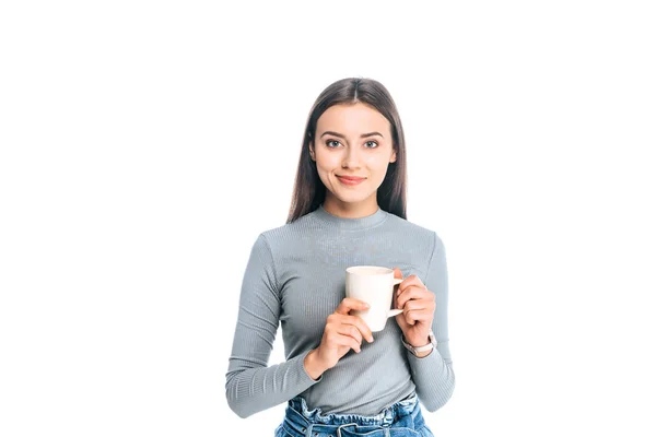 Porträtt Leende Ung Kvinna Med Kopp Kaffe Isolerad Vit — Stockfoto