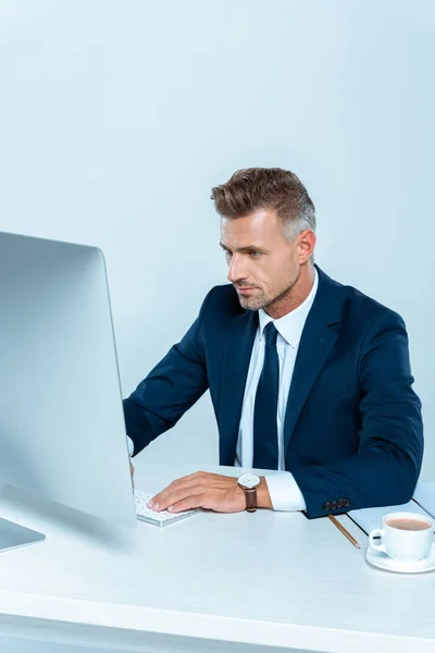 Handsome Businessman Working Computer Table Isolated White — Stock Photo, Image