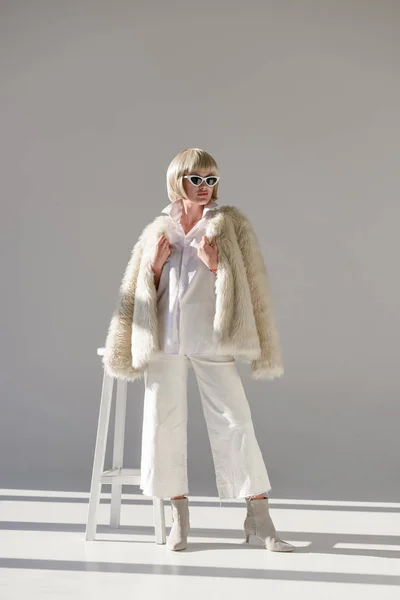 Beautiful Blonde Girl Sunglasses Fashionable Winter Outfit Faux Fur Coat — Stock Photo, Image