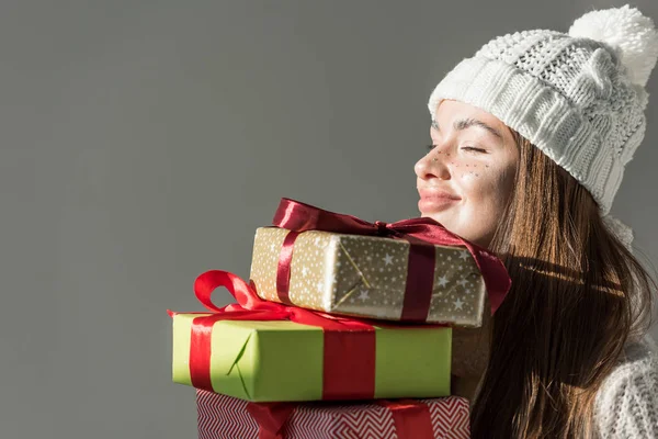 Cheerful Attractive Woman Stylish Winter Sweater Scarf Holding Gift Boxes — Stock Photo, Image