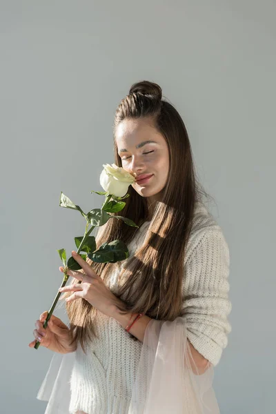 Attractive Woman Fashionable Winter Outfit Sniffing White Rose Closed Eyes — Free Stock Photo