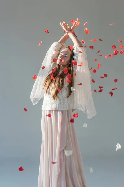 Beautiful Woman Stylish Winter Outfit Standing Falling Red Roses Petals — Stock Photo, Image