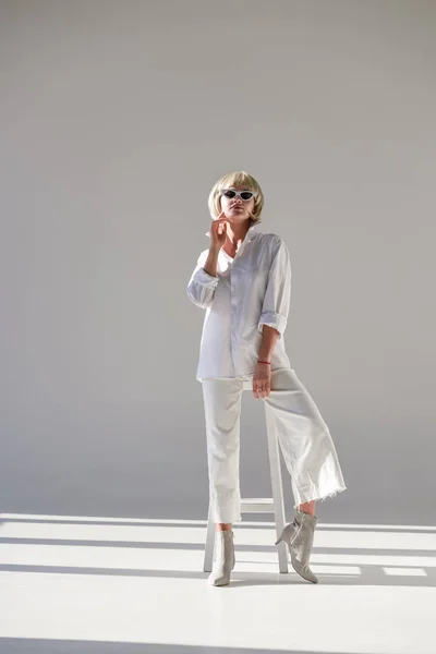 Beautiful Blonde Girl Sunglasses Fashionable White Outfit Posing White — Stock Photo, Image