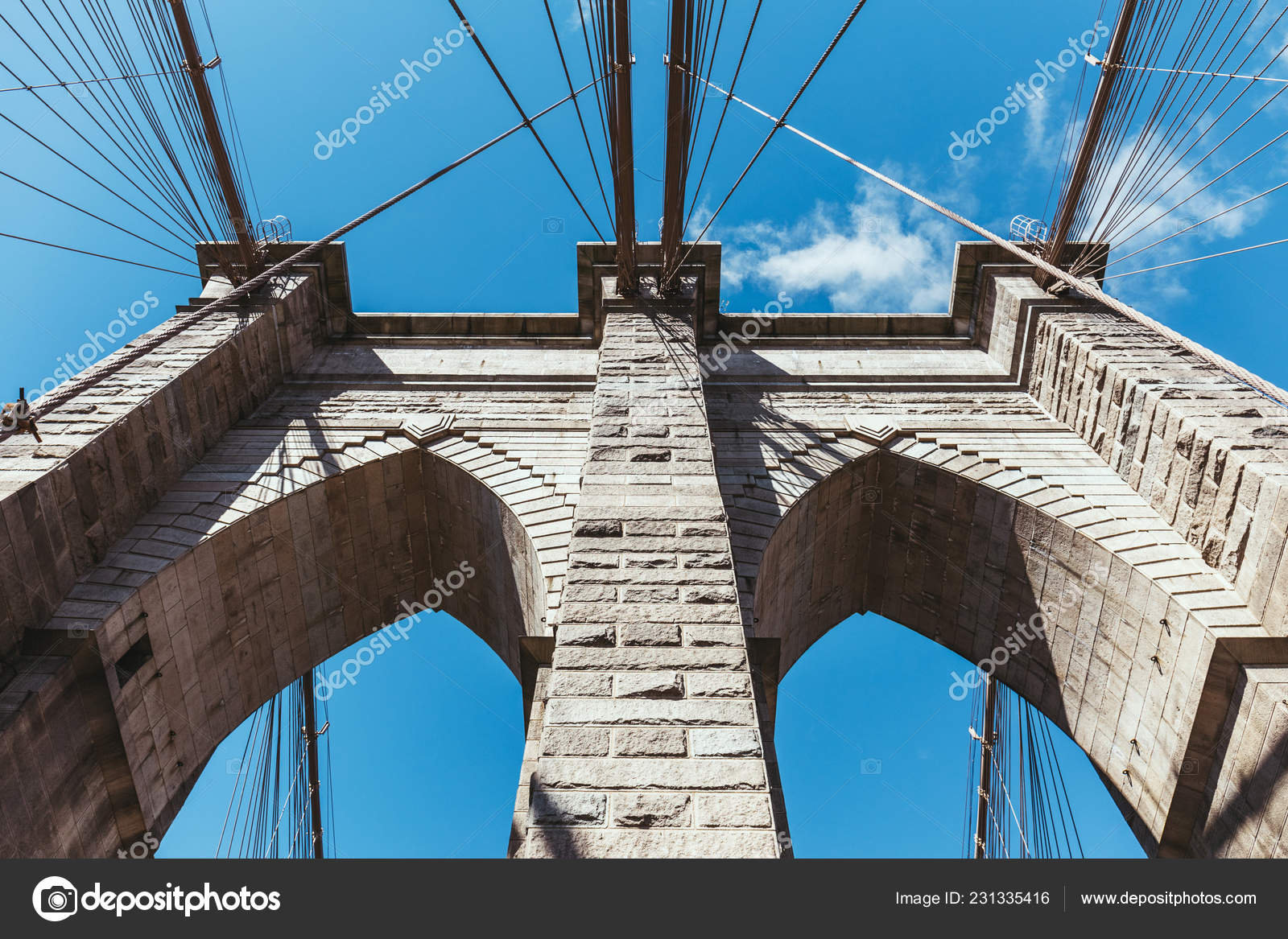 Bottom View Brooklyn Bridge Blue Cloudy Sky Background New York — Stock  Photo © IgorVetushko #231335416, image size:1600x1167