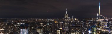 panoramik binalar ve gece şehir ışıkları new york, ABD