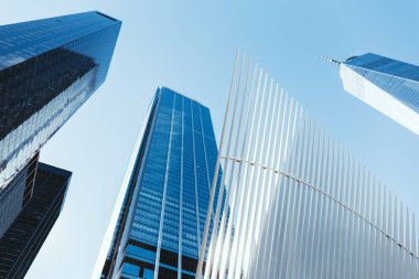 gökdelenler ve new york City, ABD açık gökyüzü düşük açılı görünümü