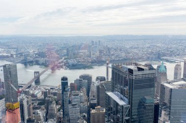 ABD new York'ta manhattan ve brooklyn Köprüsü'nün havadan görünümü