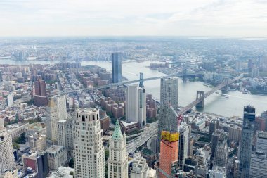 ABD new York'ta manhattan ve brooklyn Köprüsü'nün havadan görünümü