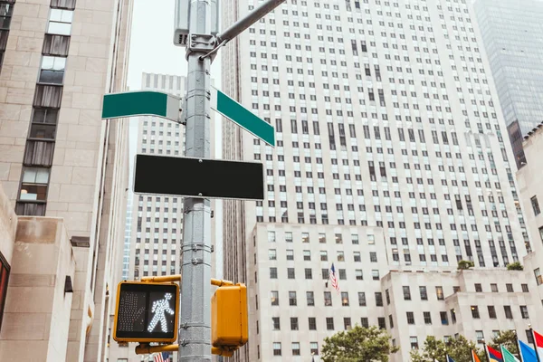 신호등도 표지판 뉴욕시 미국의 건축과 — 스톡 사진