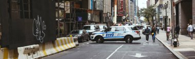 New York, ABD - 8 Ekim 2018: new york Street panoramik manzaralı polis arabası, ABD