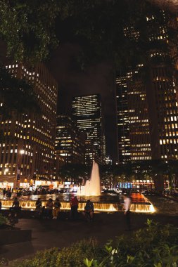 New York, ABD - 8 Ekim 2018: new york city kentsel mahallinde gece, ABD