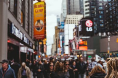 Times Square, New York, ABD - 8 Ekim 2018: kentsel sahne ile kalabalık times square new york, ABD
