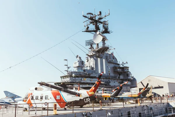 Nova Iorque Eua Outubro 2018 Navio Com Aviões Contra Fundo — Fotografia de Stock