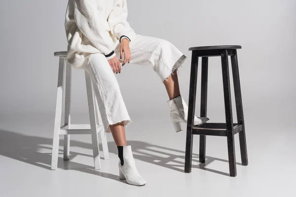 Cropped Image Girl Stylish White Clothes Sitting White Chair White — Free Stock Photo