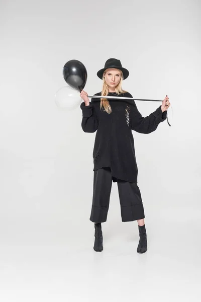 Beautiful Caucasian Blonde Model Black Clothes Hat Holding Balloons White — Free Stock Photo
