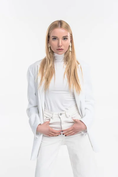 Attractive Caucasian Blonde Woman Fashionable White Clothes Looking Camera Isolated — Free Stock Photo