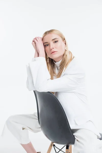 Portrait Attractive Caucasian Blonde Woman Fashionable White Clothes Sitting Chair — Free Stock Photo