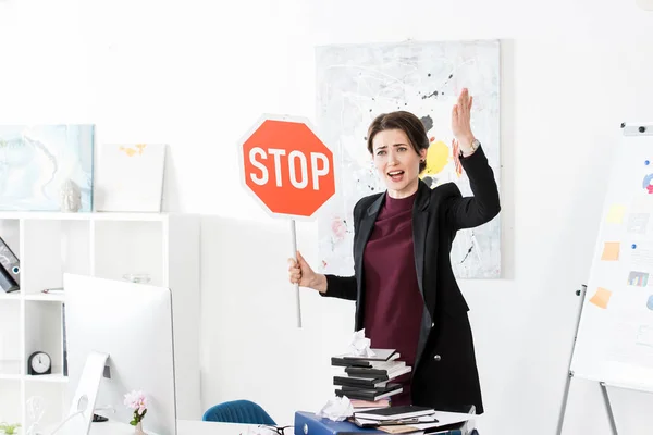 Angry Manager Holding Stop Sign Screaming Workplace — Stock Photo, Image