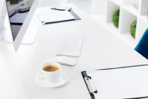 Vista Alto Angolo Tazza Caffè Appunti Sul Tavolo Ufficio — Foto Stock