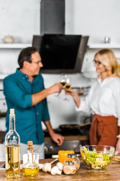 Selective Focus Mature Wife Husband Clinking Glasses Wine Kitchen — Stock Photo, Image