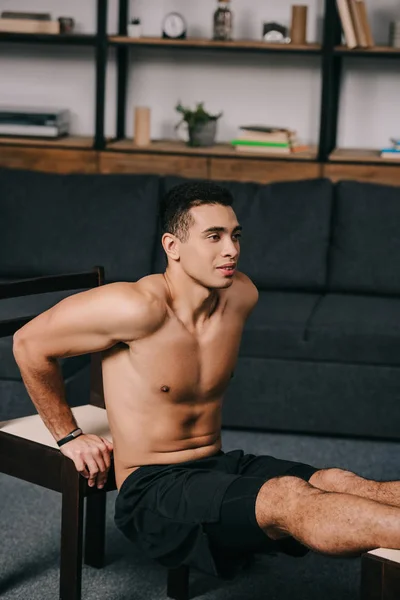 Muscular Racial Man Exercising Chairs Living Room — Stock Photo, Image