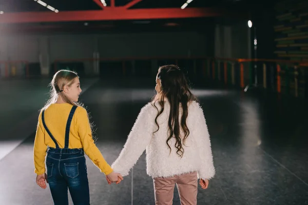 Two Pretty Long Haired Children Holding Hands Looking Each Other — Stock Photo, Image