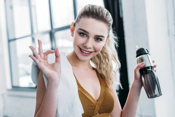 Happy Sporty Girl Holding Sports Bottle Showing Sign Gym — Stock Photo, Image