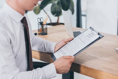 kısmi tazminat talep formu ofis okuma işadamı görünümünü