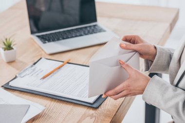Kısmi çalışma alanı, tazminat kavramı, elinde işkadını holding açık zarf görünümünü