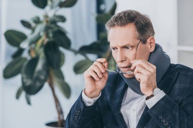 adam gözlük ofis, tazminat kavramı üzerine koyarak boyun ayraç içinde