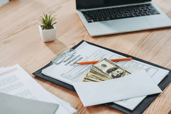 Clipboard Compensation Claim Form Open Envelope Money Lying Office Desk — Stock Photo, Image