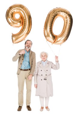 mutlu üst düzey çift 90 balon üzerinde beyaz izole holding