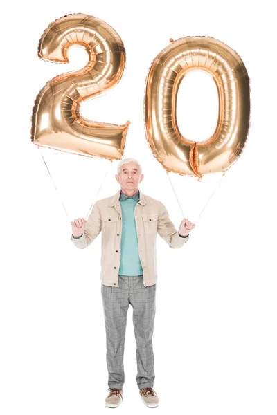 Glada Senior Mannen Hålla Ballonger Isolerad Vit — Stockfoto