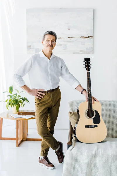 Pensioner Standing Crossed Legs Acoustic Guitar Living Room — Stock Photo, Image