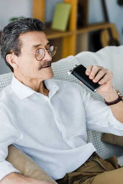 Senior Man Glasses Drinking Alcohol Flask Home — Stock Photo, Image