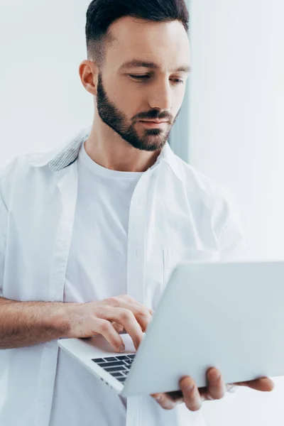Handsome Young Man Beard Holding Laptop — Stock Photo, Image