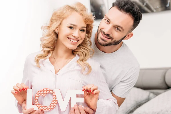 Smiling Romantic Couple Holding Word Love Looking Camera — Stok Foto