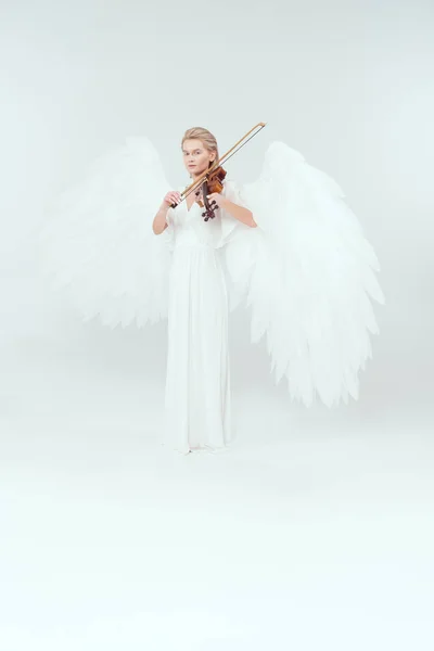 Beautiful Woman Angel Costume Wings Looking Camera Playing Violin Isolated — Stock Photo, Image