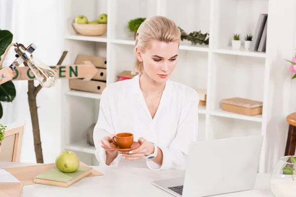 Attractive Woman Looking Laptop While Holding Cup Office — Stock Photo, Image