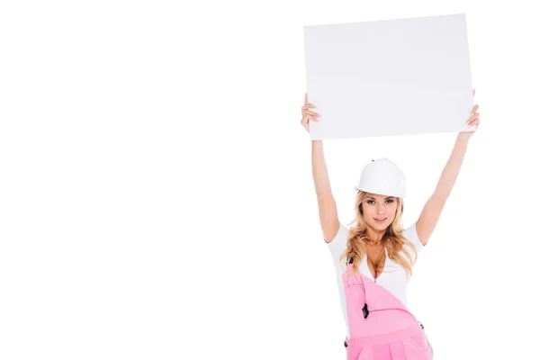 方便的女人在粉红色的制服 安全帽举行头空标语牌孤立在白色 — 图库照片