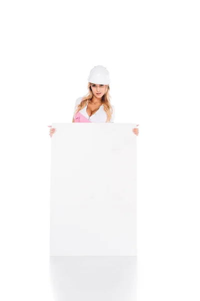 Atractiva Mujer Rubia Práctico Uniforme Rosa Hardhat Sosteniendo Cartel Sobre — Foto de Stock