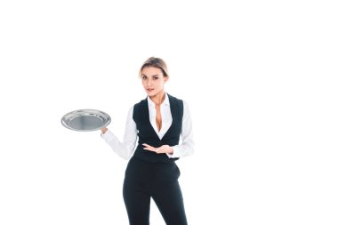 siyah üniforma ayakta beyaz izole tepsisi ile sarışın garson