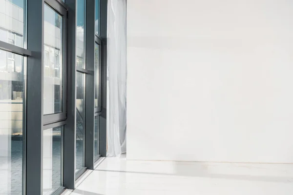Kopyalama Alanı Beyaz Arka Plan Boş Oda Içinde Pencere Eşiği — Stok fotoğraf