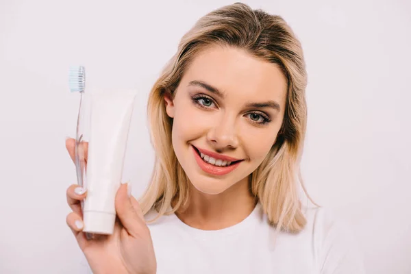 Hermosa Mujer Sonriente Sosteniendo Cepillo Dientes Pasta Dientes Con Espacio —  Fotos de Stock