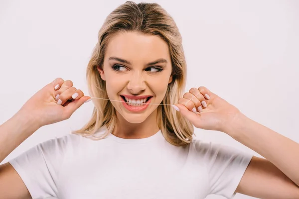 Hermosa Mujer Mordiendo Hilo Dental Mirando Cámara Aislada Blanco — Foto de Stock